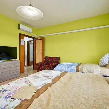 Holly Guest house